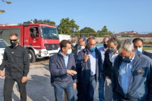 Έστησαν ράντζα σε εκκλησίες για τους πλημμυροπαθείς στα Φάρσαλα [εικόνες] - εικόνα 4