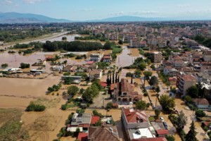 Στη Λάρισα ξανά ο Μητσοτάκης: Ανακοινώνει μέτρα στήριξης για τους πληγέντες στον Θεσσαλικό κάμπο - εικόνα 2
