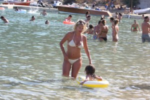 Ελένη Μενεγάκη: Σήμερα έχει γιορτή  η "Μαρίνα" της- Οι φωτογραφίες με την κόρη της και οι ευχές της