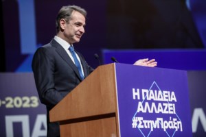 Το απρόοπτο στην ομιλία Μητσοτάκη για την Παιδεία - Πώς αντέδρασε ο πρωθυπουργός [βίντεο]