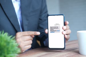 Άρπαξαν 40 εκατ. από τραπεζικούς λογαριασμούς μέσω ηλεκτρονικής απάτης- Σύσκεψη Θεοδωρικάκου - Στουρνάρα