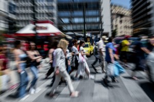 Καπραβέλος: Πληρώνουμε τα ακραία χαλαρωτικά μέτρα - Κίνδυνος να εμφανιστούν νέες μεταλλάξεις