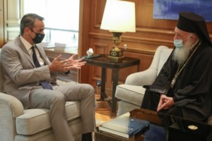 Ξεκινούν εμβολιασμοί σε πλατείες για τους νέους- "Μαζεύει" τους εμβολιασμούς στις πλάζ το υπουργείο Υγείας - εικόνα 3