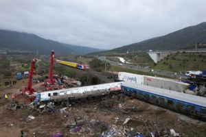 Προαστιακός: Πώς απετράπη η τραγωδία στη Χαμοστέρνας - Ο μηχανοδηγός ξύπνησε τον φύλακα για να κατεβάσει τις μπάρες