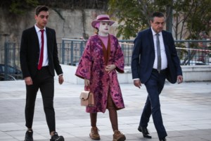 Επίθεση με βιτριόλι: Ένταση μεταξύ Ιωάννας και Κεχαγιόγλου - Η Κακαράντζουλα δεν ζητά το ελαφρυντικό της ειλικρινούς μεταμέλειας - εικόνα 2