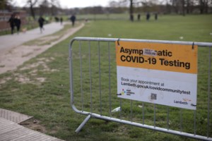 Ο Ηλίας Μόσιαλος ξεκαθαρίζει: Οι εμβολιασμένοι μπορεί να μεταδώσουν τον κορονοϊό - Τι λέει για το εμβόλιο της AstraZeneca - εικόνα 3