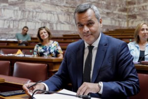 Βούτσης από το νοσοκομείο: "Είμαι απόλυτα αλληλέγγυος με τους Φίλη, Βίτσα και Σκουρλέτη"