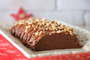 Συνταγή: Θεϊκό γλυκό ψυγείου ρολό μπισκότο - Με απαλή υφή και αέρινη σαντιγί