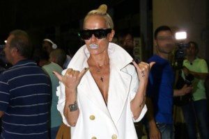 Λάκης Λαζόπουλος: Εσπευσμένα στο νοσοκομείο - Υπό έρευνα αν πρόκειται για παρενέργειες του εμβολιασμού