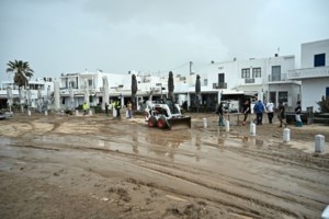 Συνεχίζεται η κακοκαιρία στη Μύκονο: Νέο μήνυμα 112 "περιορίστε τις μετακινήσεις σας"