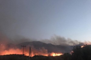 Φωτιά στη λακωνική Μάνη: Καλύτερη η εικόνα - Μάχη με τις αναζωπυρώσεις [βίντεο]