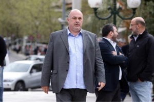 Απόπειρα απόδρασης στην Ευελπίδων: Κρατούμενη έφυγε μέσα από τα χέρια των Αστυνομικών και μπήκε σε τρόλεϊ