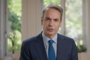 Αρπάχτηκαν Γλαβίνας και Βούλτεψη στον αέρα: "Μην μου ξαναφέρεις πιτσιρικάδες στην εκπομπή" [βίντεο]