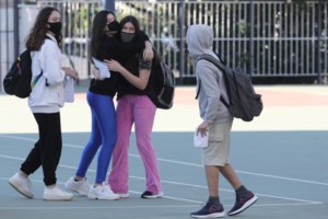 Το τερμάτισε πολύτεκνη μητέρα αρνήτρια: Δεν είμαι ψεκασμένη - Δεν κάνω στα παιδιά εμβόλιο & self test - Προτιμώ να νοσήσουν