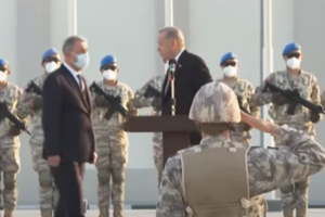 Χαμός στην τουρκική Βουλή και ξύλο μεταξύ βουλευτών - Κατηγορίες για σχέσεις με μαφιόζους - "Είσαι απατεώνας"