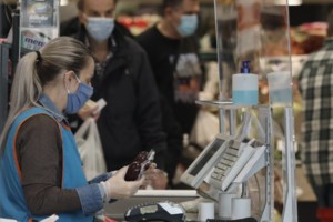 Αγίου Πνεύματος: Η πρώτη καλοκαιρινή απόδραση - Πάνω από 20.000 επιβάτες έφυγαν χθες μόνο από τον Πειραιά