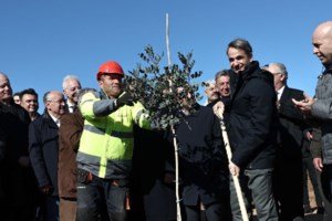 Συνάντηση Μητσοτάκη με Σταύρο Ανδρεάδη: Δωρεά για τη δημιουργία περιαστικού δάσους στη Θεσσαλονίκη [εικόνες]