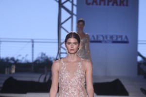 Δέσποινα Βανδή: Εκθαμβωτική με γυμνό δαντελένιο φόρεμα Celia Kritharioti - Το μυστικό που έκρυβε - εικόνα 7
