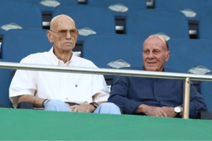 Τη Δευτέρα στις 15:00 στο Α’ Νεκροταφείο Αθηνών η κηδεία του Μίμη Δομάζου - Λαϊκό προσκύνημα στη Μητρόπολη Αθηνών - εικόνα 6