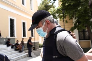 Ψευτογιατρός: Νέο ηχητικό ντοκουμέντο - "Θεραπείες" με κρασί και πολύποδες που... μαραίνονται και πέφτουν - εικόνα 2