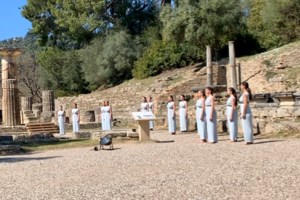 Στην Ακρόπολη η Μενδώνη - Αυτοψία και οδηγίες πριν ανοίξει πάλι ο αρχαιολογικός χώρος