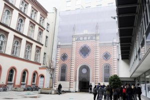 Επίθεση στη Βιέννη: Ισλαμιστής τρομοκράτης με ψεύτικο γιλέκο εκρηκτικών ο δράστης που σκοτώθηκε