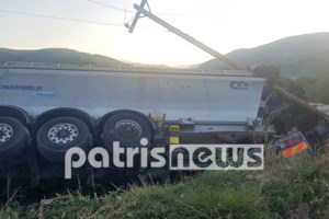 Θεσσαλονίκη: Μοτοσυκλέτα "καρφώθηκε" σε νταλίκα με έναν τραυματία [VIDEO]