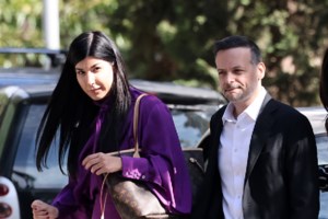 Πειραιάς: Η νύφη πήγε στην εκκλησία με... το τρόλεϊ της γραμμής [Βίντεο]