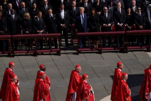 Eκλογή νέου Πάπα: Σύγκλιση του Κονκλάβιου την Τετάρτη – Πυρετώδεις προετοιμασίες και πλούσια ονοματολογία