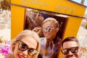 Η κόρη του Γιάννη Φλωρινιώτη ρίχνει κολόνια στον χρυσό τάφο του πατέρα της - "Μου έλεγαν... δεν γίνονται αυτά"