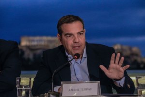 Τσίπρας: Μανωλάδα και Ηλιούπολη πέρυσι, Κολωνός τώρα - Φτώχεια και κοινωνικός αποκλεισμός δεν είναι ασύνδετα