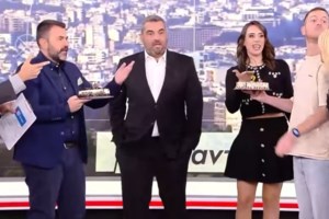 Μίνα Καραμήτρου: Viral η αντίδρασή της για την... εκκεντρική εμφάνιση μελισσοκόμου - Προσπαθεί πολύ να μη γελάσει