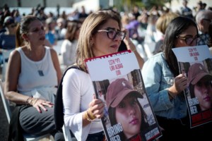 Γάζα: Συνεχίζονται οι ισραηλινοί βομβαρδισμοί μετά το τέλος της ανακωχής - Εφτασαν τα πρώτα φορτηγά με ανθρωπιστική βοήθεια - εικόνα 2