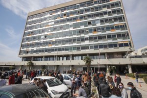 Θεσσαλονίκη: Αφέθηκε ελεύθερη η 28χρονη με τις μολότοφ στο ΑΠΘ- Είχε αφήσει μέσα στο σακίδιο και την ταυτότητά της
