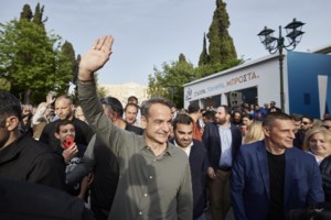 Εκλογές 2023: Νέο backstage Tik Tok του Μητσοτάκη - Ζουλάει τα μάγουλα του γιου του και αστειεύεται με το Μυτιλήνη-Λέσβος