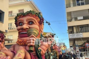 Το Ρέντη έγινε... Ρίο ντε Τζανέιρο: Καρναβάλι με άρωμα Κούβας και... αγροτών [βίντεο]