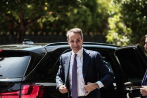 "Βουλευτικές εκλογές στην Ελλάδα: η χώρα στρίβει πολύ δεξιά", γράφουν τα βελγικά ΜΜΕ