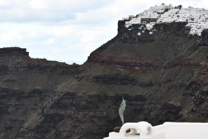 YouTuber Γιαννέλης για την "επίσκεψή" του στην Κόκκινη Παραλία στη Σαντορίνη παρά τις κατολισθήσεις: Εκανα το καθήκον μου, δεν μετανιώνω - εικόνα 3