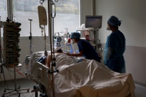 Πρώτη φορά συνεδριάζει η Ιερά Σύνοδος παρουσία του πρωθυπουργού - Κοινό μήνυμα απέναντι στους αρνητές