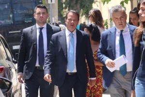 Δήλωση Λύτρα από τις φυλακές: Δεν ευθύνεται η σύζυγός μου για τα χρέη μου - Στάθηκε άξια σύζυγος και μάνα - εικόνα 2