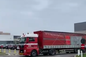 Βρετανία: Ο Τζόνσον ίσως εμβολιαστεί μπροστά στον τηλεοπτικό φακό για να δείξει ότι είναι ασφαλές