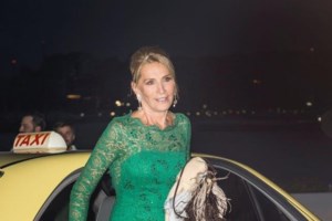 Αναστασία Καίσαρη: Ο κομψός τρόπος που φόρεσε σορτς στο Κολωνάκι - Το deux pieces που "μύριζε" θάλασσα - εικόνα 5