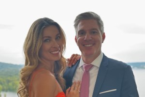 Μαριέττα Χρουσαλά - Μάργκω Πατίτσα: Μαμά και κόρη στη Μύκονο με ροζ μπικίνι - Οι ασορτί εμφάνιση