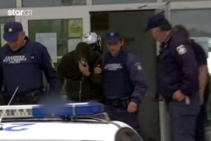 ΗΠΑ: Πατέρας σπάει το παρμπρίζ κλειδωμένου αμαξιού για να σώσει το μωρό του από τη ζέστη [βίντεο] - εικόνα 2