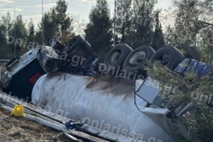 Λάρισα: Ανατροπή βυτιοφόρου με επικίνδυνο εύφλεκτο υλικό - Διακοπή κυκλοφορίας στην Ε.Ο Αθήνας - Θεσσαλονίκης - εικόνα 3