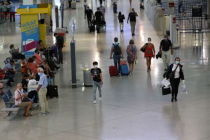 Συναγερμός στη Ρόδο: Πτήση από τη Σουηδία παρά την απαγόρευση - Τι απαντά ο Θεοχάρης [Βίντεο]