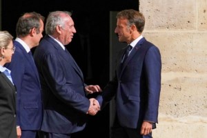 "Προβλέψιμος, αδέξιος, απομονωμένος": Τα γαλλικά ΜΜΕ αποδομούν τον Φρανσουά Μπαϊρού μετά την ηχηρή πτώση του - εικόνα 2