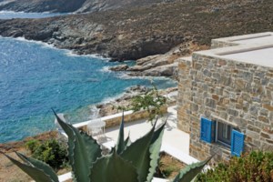 Ένα σπίτι ανοιχτό στη φύση: Μια σύγχρονη κυκλαδίτικη κατοικία στην οποία ζει κανείς με ανοιχτές πόρτες [Εικόνες]