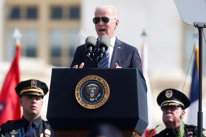 Στιβ Μπάνον: Αντιμέτωπος με ποινική δίωξη ο πρώην σύμβουλος του Τραμπ - εικόνα 2