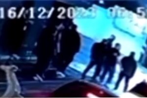 Νέο βίντεο-ντοκουμέντο από το Γκάζι: Καρέ - καρέ η στιγμή των αιματηρών πυροβολισμών - Ακούγονται οι σφαίρες - εικόνα 2